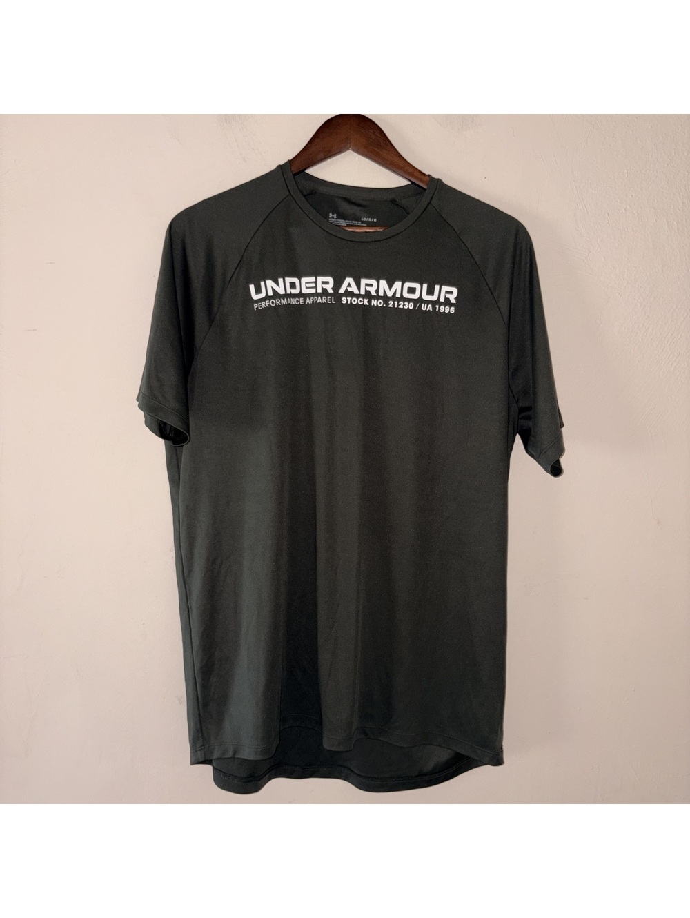 Under Armour Performance Apparel Graphic T-Shirt - Black - Size Large